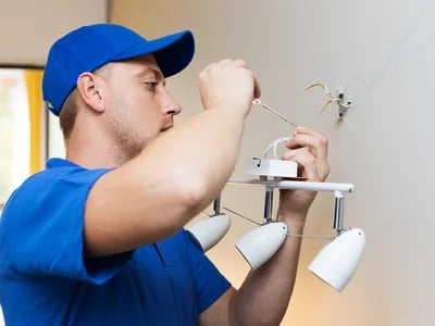 Elektriker Notdienst in der Nähe: Was Tun bei Einem Plötzlichen Stromausfall?