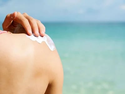 Innovativer Sonnenschutz für Unterwegs: Der Erste Nachfüllbare Sonnencreme Stick in Ihrer Lieblingsfarbe