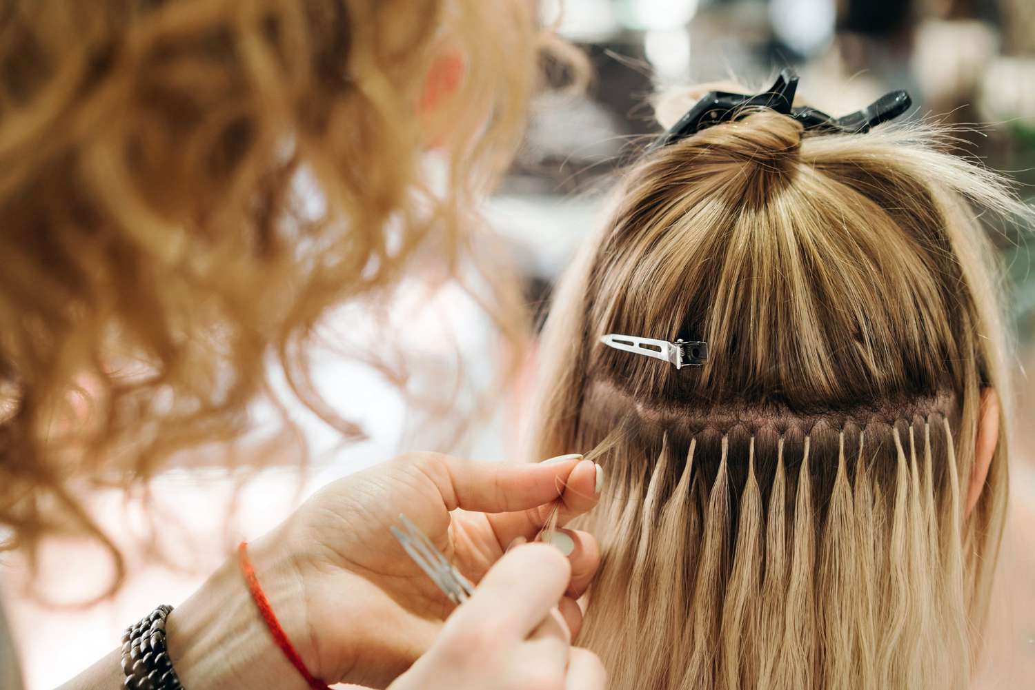 Glamourös und praktisch: Tape Extensions für jeden Anlass