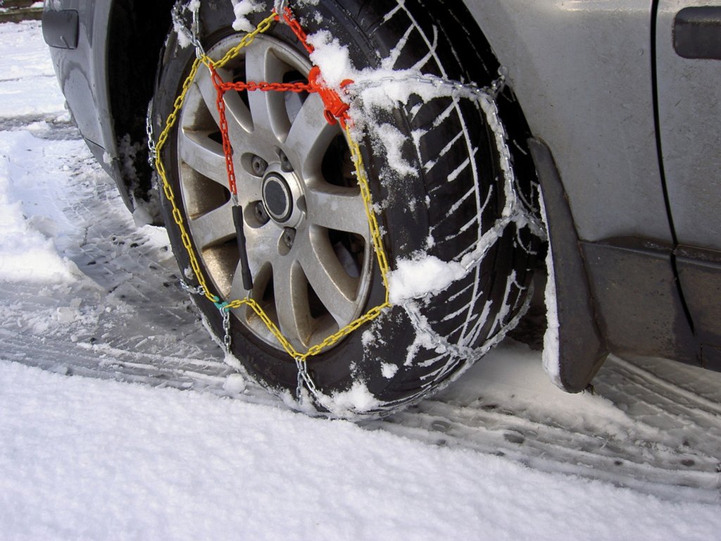 Schneeketten bei Schneeketten4u: Finden Sie Ihre ideale Kette für Winterbedingungen