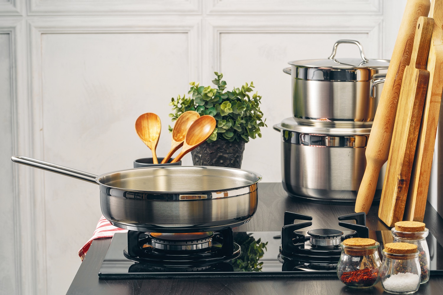 Geschenke für Frauen, die auf nachhaltige Qualität setzen: GreenKitchen Töpfe und Pfannen für Generationen