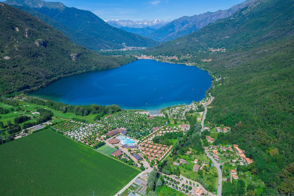 Privatstrand und Natur genießen: Camping Lago Maggiore in Cannobio für Familien