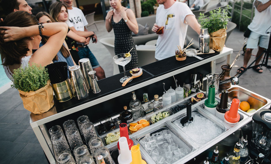 Feiern Sie mit Stil: Unsere Mobile Cocktailbar macht es möglich