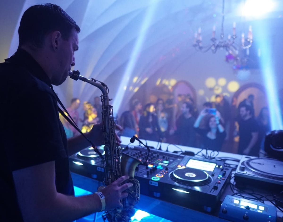 Nahtlose Feiern: DJ-Salzburgs Professionalität in der Salzburger Hochzeitsunterhaltung