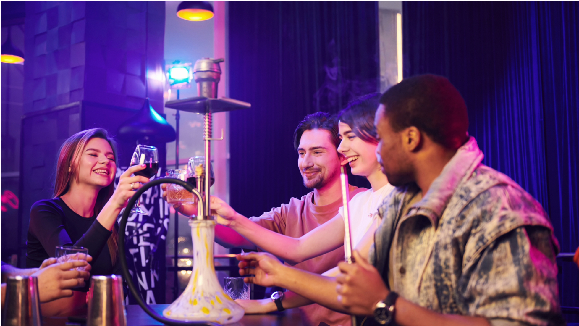 Entdecken Sie die Bar Hamburg Shisha: Ihr exklusiver Ort für entspanntes Shisha-Rauchen und innovative alkoholfreie Getränke in stilvollem Ambiente