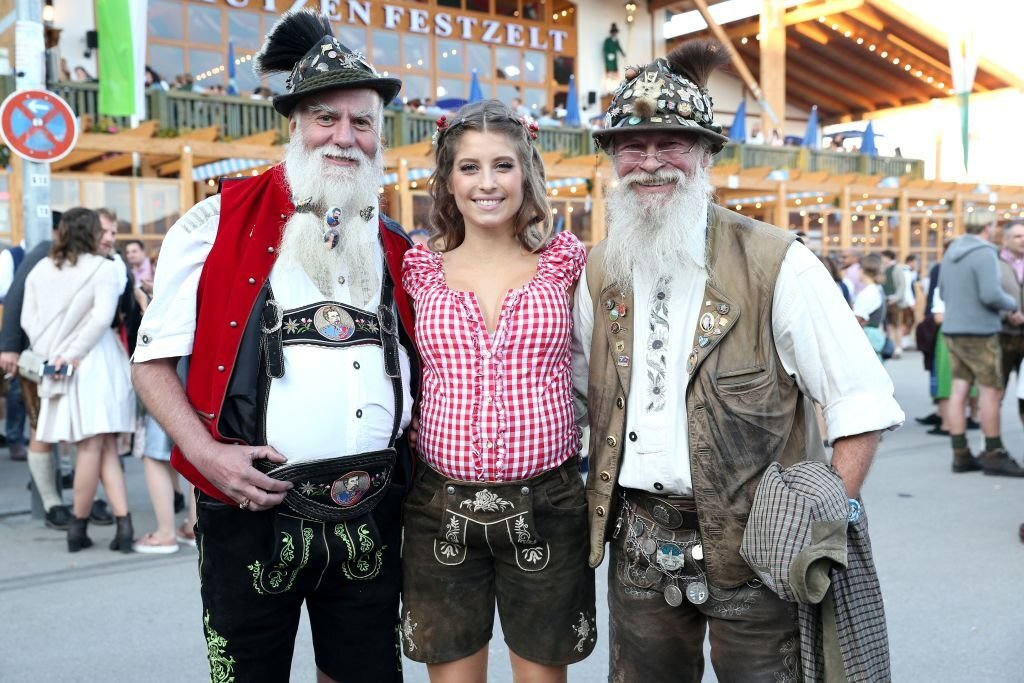Lederhosen Damen Tracht: Hochwertige Damen-Trachtenhosen in vielen Designs und Größen